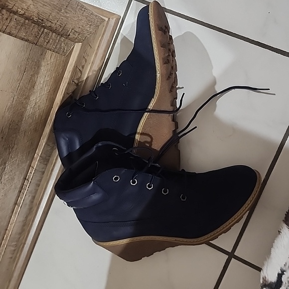 COPY - Timberland Wedge Boots - Picture 2 of 6